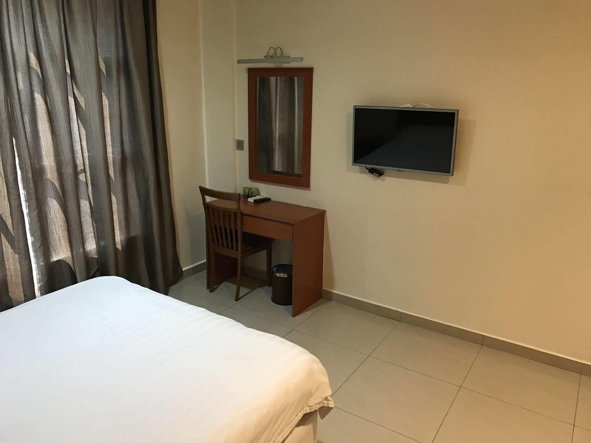 Aeton Hotel Nilai Buitenkant foto